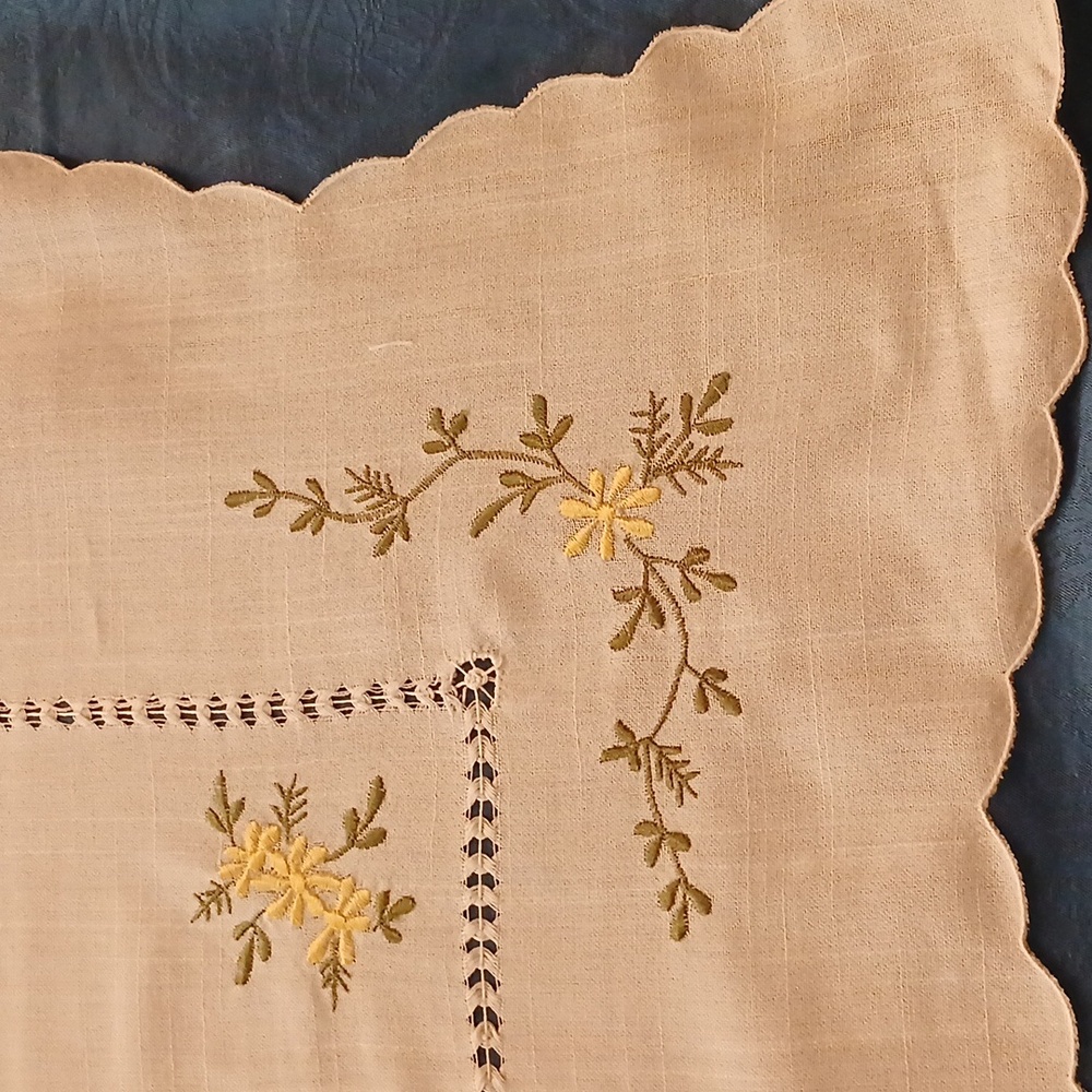 Embroidered Tablecloth - Picture 2 of 7